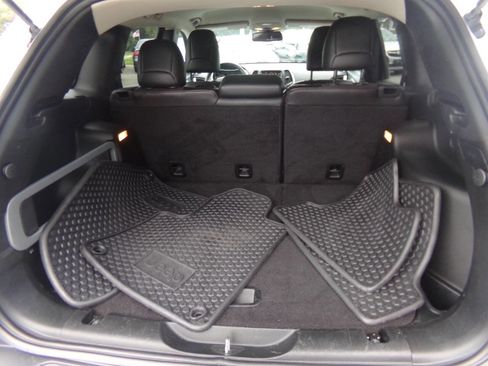 Used 2018 Jeep Cherokee Trailhawk w/ Cold Weather Group image 38