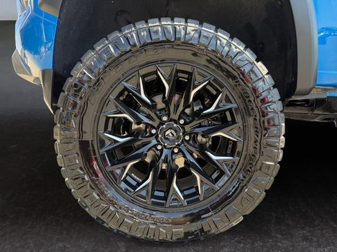 Used 2024 Chevrolet Colorado Z71 w/ Z71 Convenience Package 2 image 10