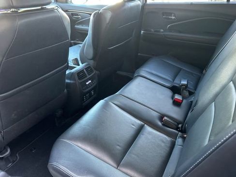 Used 2017 Honda Pilot Touring image 16