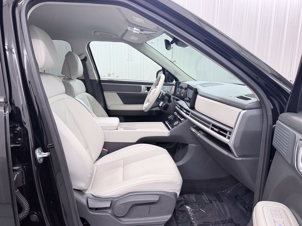 Used 2025 Hyundai Santa Fe SEL FWD image 43