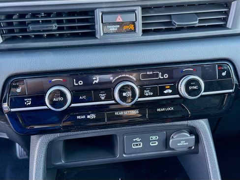 New 2025 Honda Pilot EX-L image 14