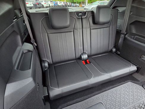 Certified 2023 Volkswagen Tiguan SE R-Line FWD image 54