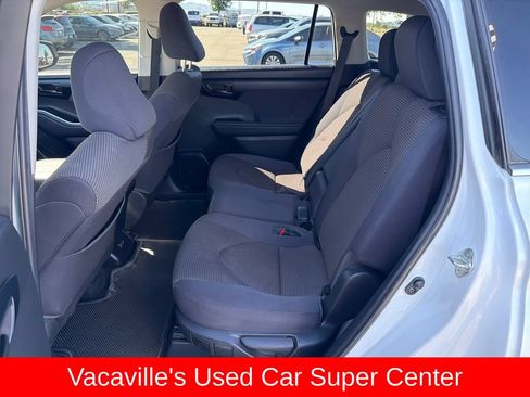 Used 2023 Toyota Highlander L FWD image 25