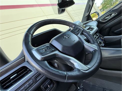 Used 2021 Chevrolet Tahoe Z71 w/ Z71 Signature Package image 13