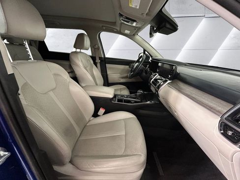 Used 2023 Kia Sorento EX w/ Panoramic Sunroof Package FWD image 13