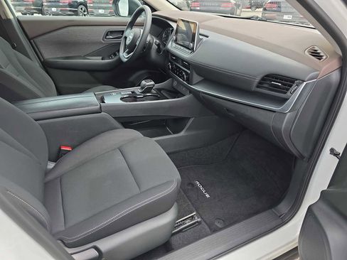 Used 2023 Nissan Rogue S FWD image 32