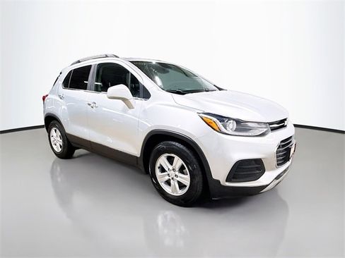 Used 2018 Chevrolet Trax LT w/ LT Convenience Package image 5