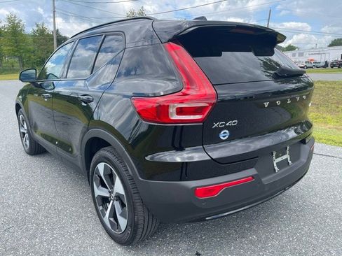Used 2024 Volvo XC40 B5 Core AWD/4WD image 3