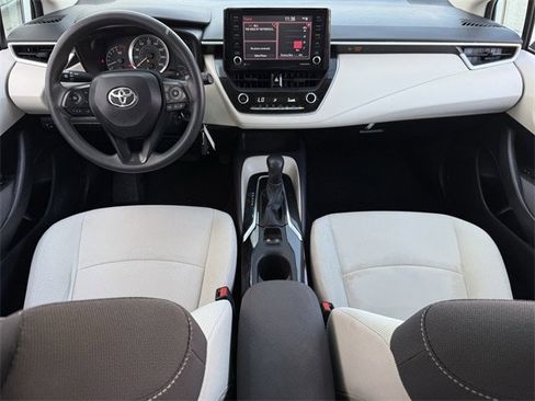 Used 2022 Toyota Corolla LE image 9