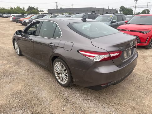 Used 2018 Toyota Camry XLE w/ Driver Assist Package FWD image 2
