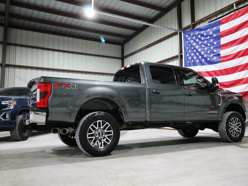 Used 2019 Ford F250 Lariat w/ Lariat Ultimate Package AWD/4WD image 12
