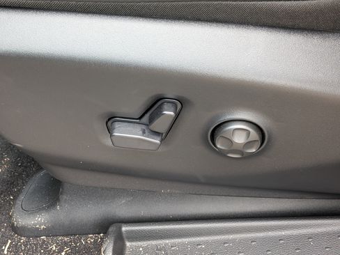 New 2025 Chrysler Pacifica Select image 21