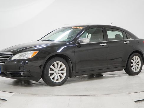 Used 2013 Chrysler 200 Limited image 3