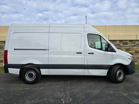 Used 2024 Mercedes-Benz Sprinter 2500 image 2