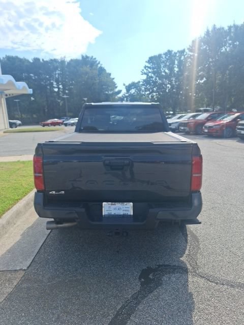 Used 2025 Toyota Tacoma SR5 AWD/4WD image 5
