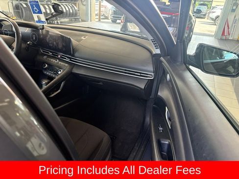 Used 2023 Hyundai Elantra SEL w/ Convenience Package FWD image 5