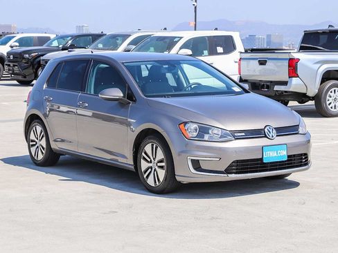 Used 2016 Volkswagen e-Golf SE FWD image 3