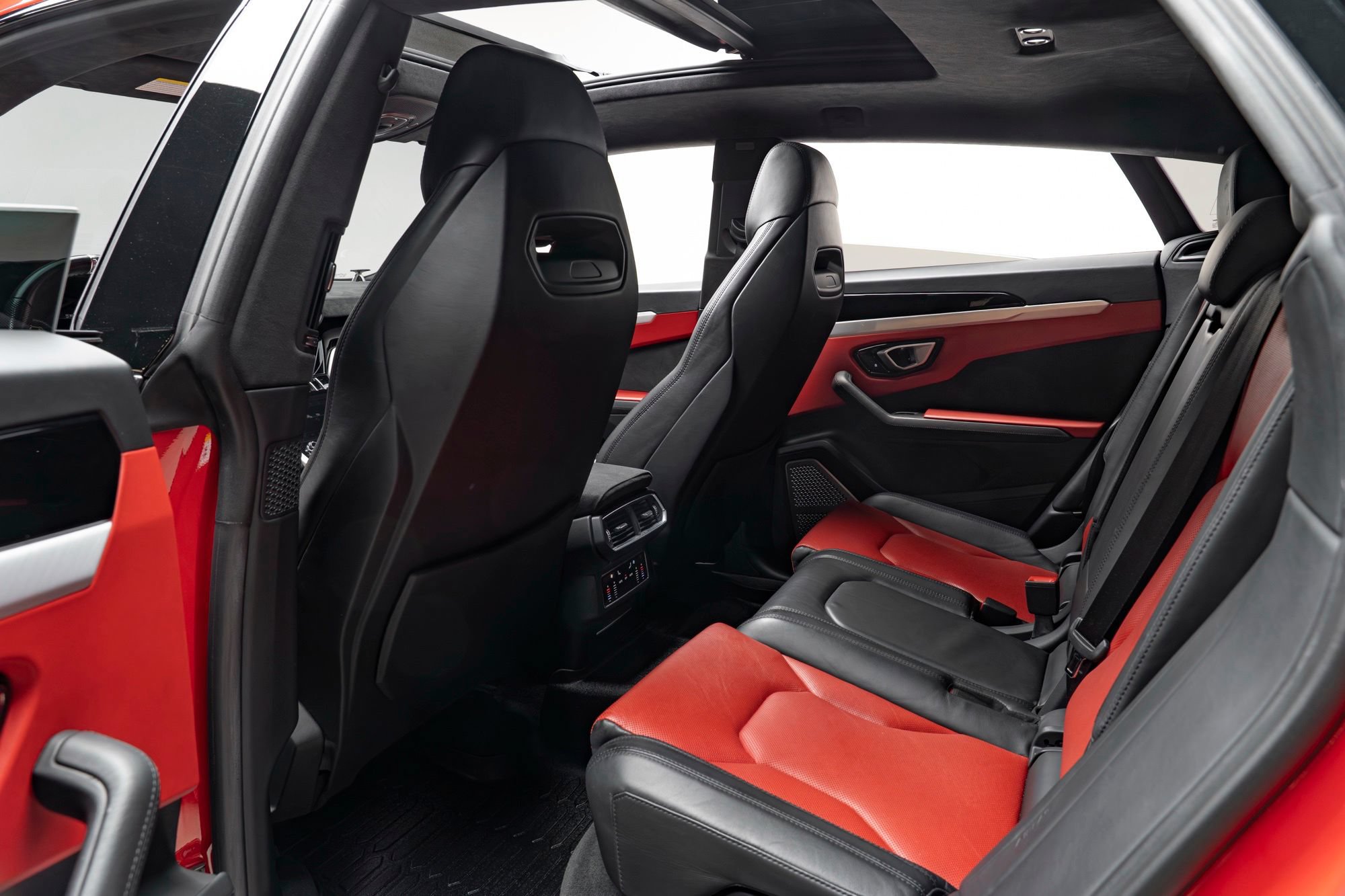 Used 2020 Lamborghini Urus AWD/4WD image 58