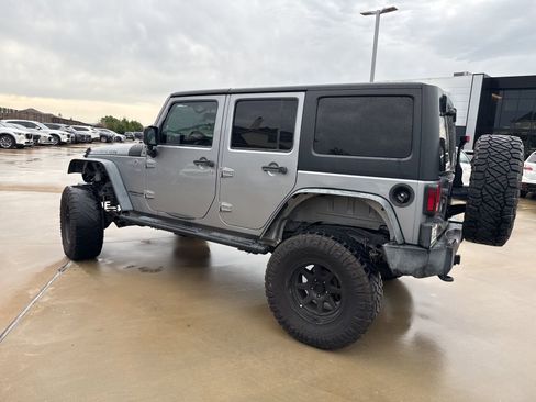 Used 2015 Jeep Wrangler Unlimited Rubicon w/ Max Tow Package image 15