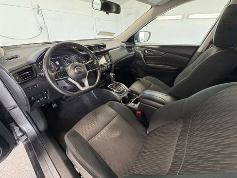 Used 2018 Nissan Rogue SV image 19