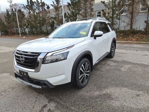 New 2025 Nissan Pathfinder Platinum image 5