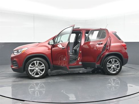 Used 2020 Chevrolet Trax LT w/ Driver Confidence Package image 40