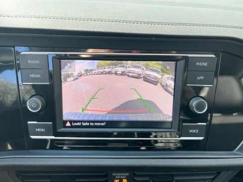 Used 2023 Volkswagen Jetta SE FWD image 35