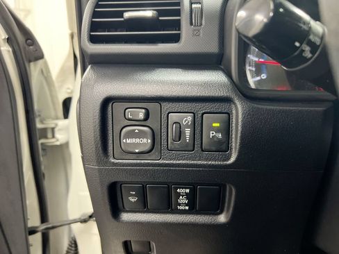 Used 2018 Toyota 4Runner Limited AWD/4WD image 19