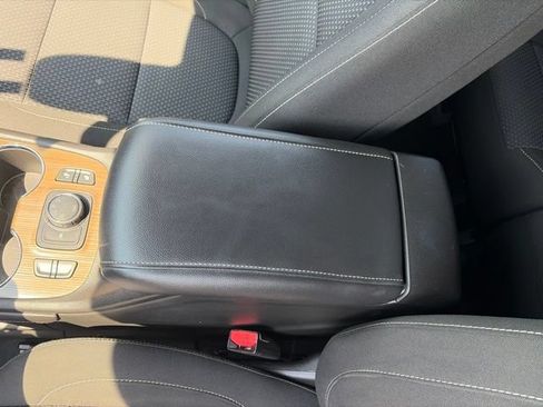 Used 2023 GMC Acadia SLE w/ Driver Convenience Package AWD/4WD image 25