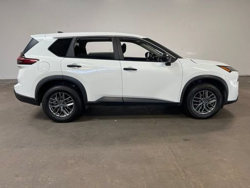 Used 2024 Nissan Rogue S FWD image 2