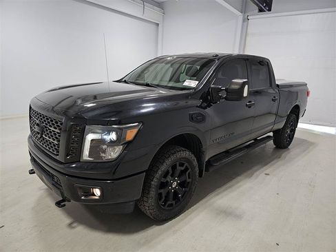 Used 2019 Nissan Titan SV w/ SV Convenience Package AWD/4WD image 1