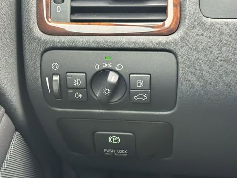 Used 2012 Volvo XC70 3.2 Premier image 18