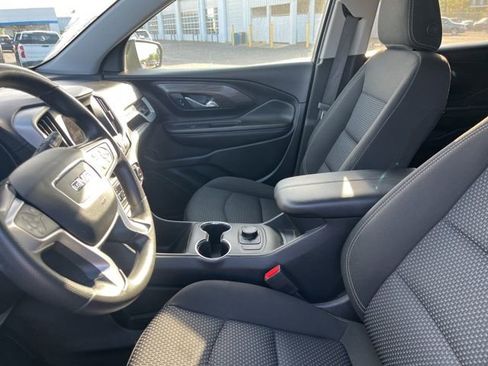 Used 2024 GMC Terrain SLE FWD image 9
