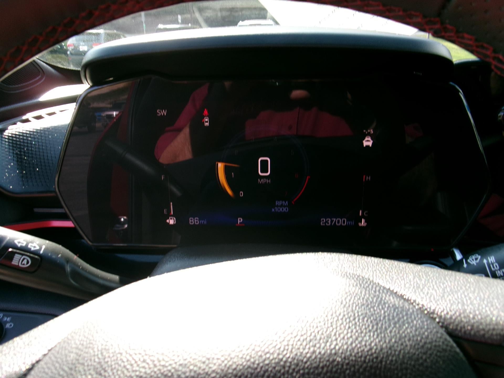 Used 2024 Chevrolet Trax RS w/ Sunroof Package FWD image 11