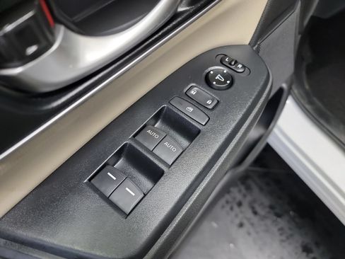 Used 2019 Honda CR-V Touring image 14