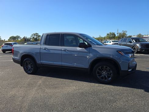 Used 2023 Honda Ridgeline Sport image 2