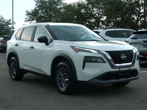 Used 2023 Nissan Rogue S AWD/4WD image 3