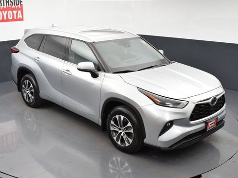 Used 2022 Toyota Highlander XLE image 26