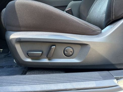 Used 2025 Nissan Rogue SV FWD image 22