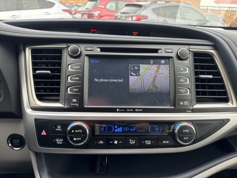 Used 2017 Toyota Highlander Limited image 19