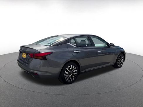 Used 2025 Nissan Altima 2.5 SV FWD image 15