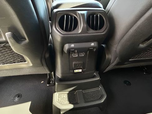 Used 2022 Jeep Wrangler Unlimited Rubicon 4xe image 32