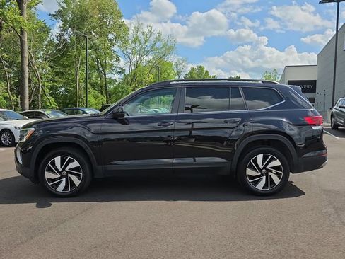 Used 2025 Volkswagen Atlas SE FWD image 2