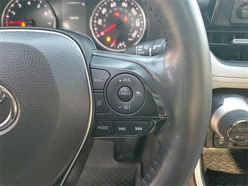 Used 2021 Toyota RAV4 XLE Premium image 15