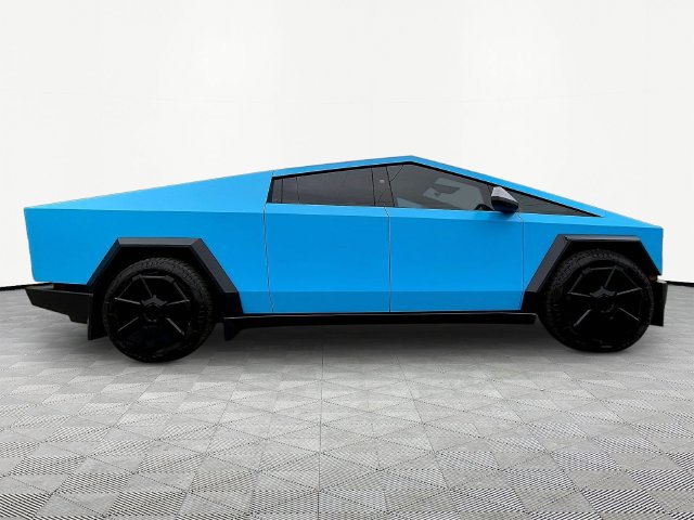 Used 2024 Tesla Cybertruck AWD Crew Cab image 4