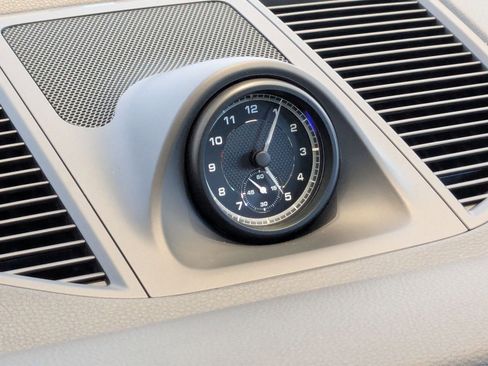 Used 2025 Porsche Macan image 21