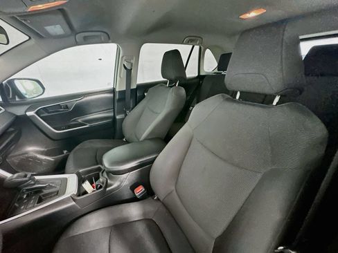 Used 2021 Toyota RAV4 LE FWD image 19