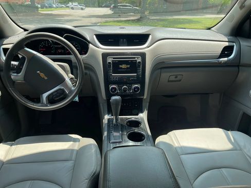 Used 2017 Chevrolet Traverse LT FWD image 16