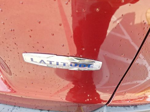 Used 2019 Jeep Cherokee Latitude w/ Popular Appearance Group image 12