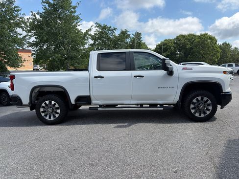 Used 2025 Chevrolet Silverado 2500 Custom w/ Custom Value Package AWD/4WD image 4